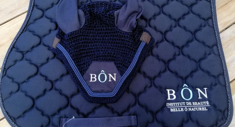 broderie tapis de selle equestre belle au naturel